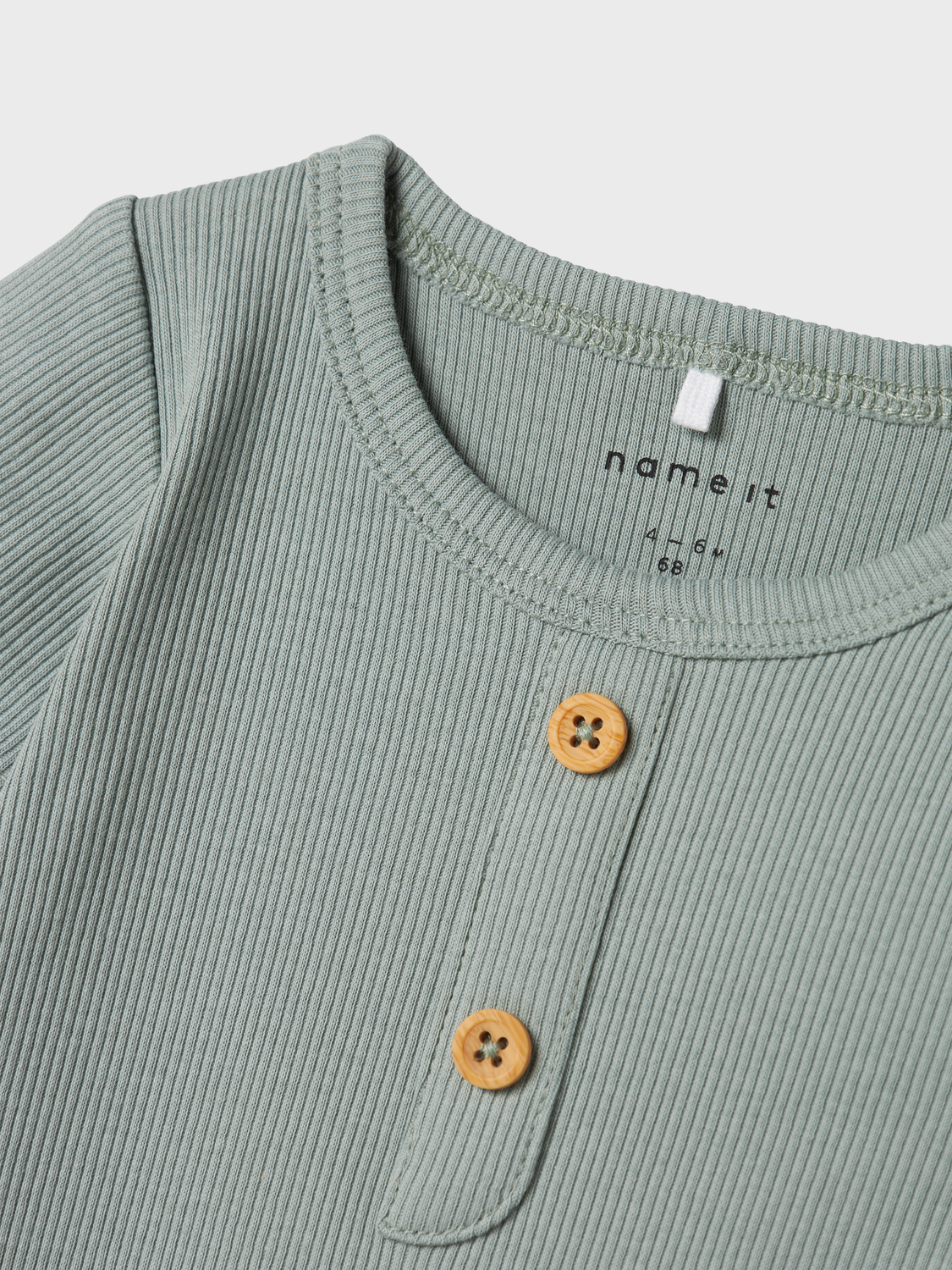 model_shot-front_full